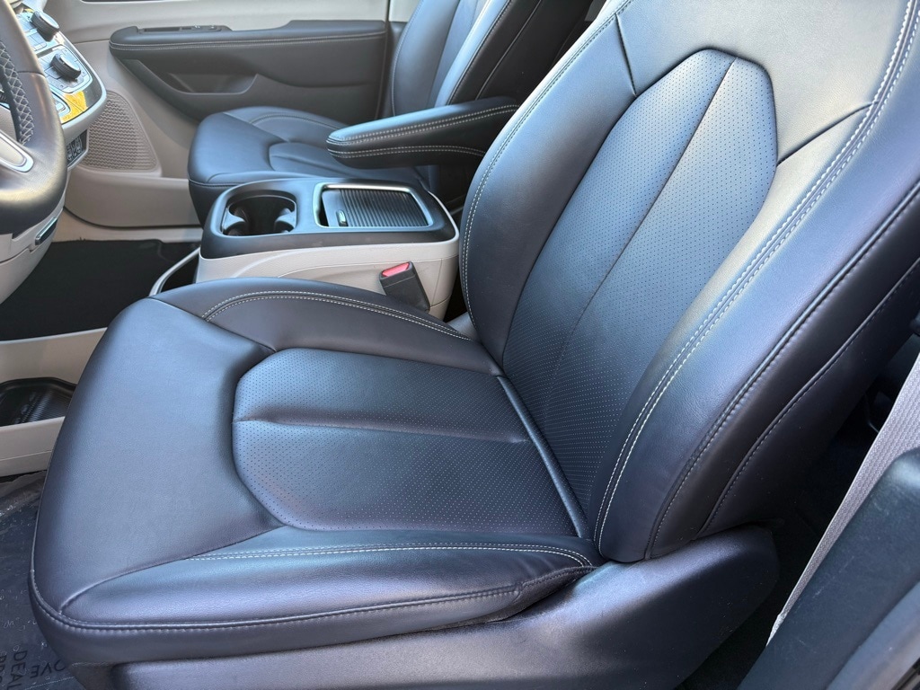 Used 2024 Chrysler Pacifica Touring L Passenger Van