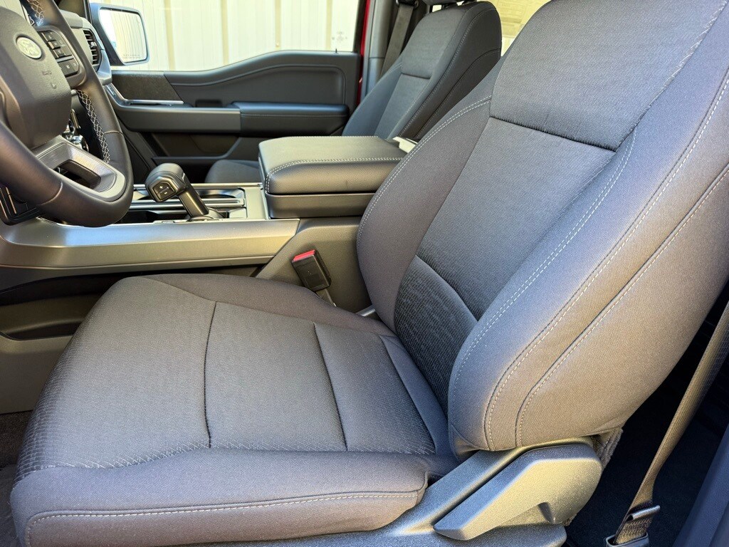 2025 Ford F-150 XLT photo 4