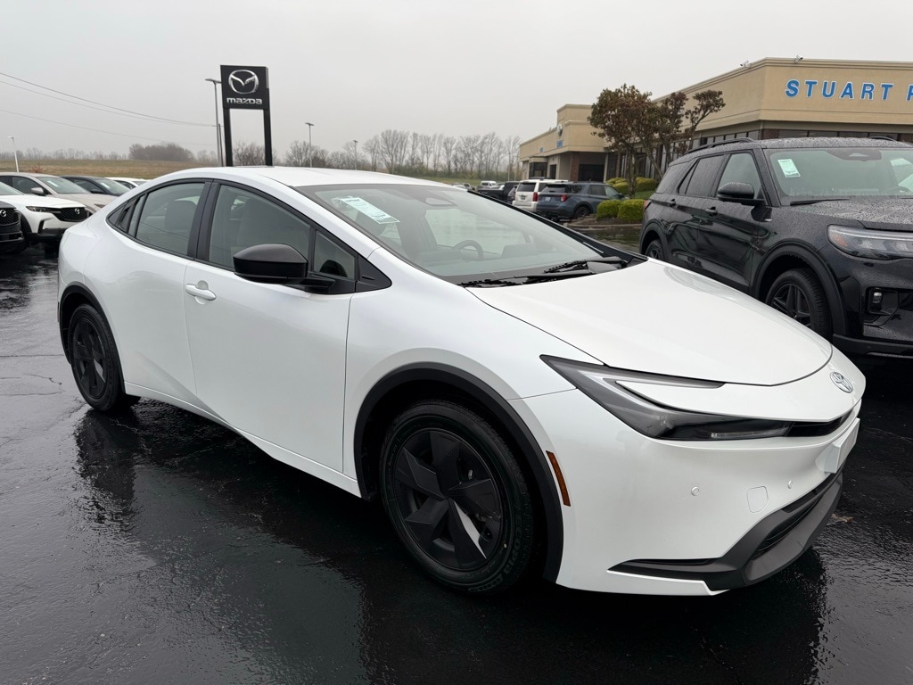 2024 Toyota Prius LE's photo