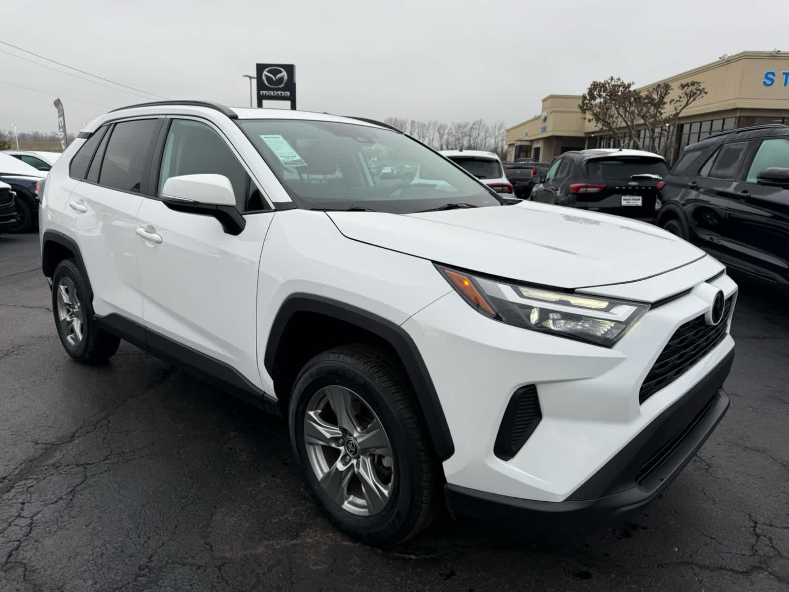2024 Toyota RAV4 XLE's photo