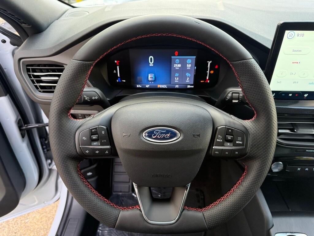 2026 Ford Escape ST-Line photo 2