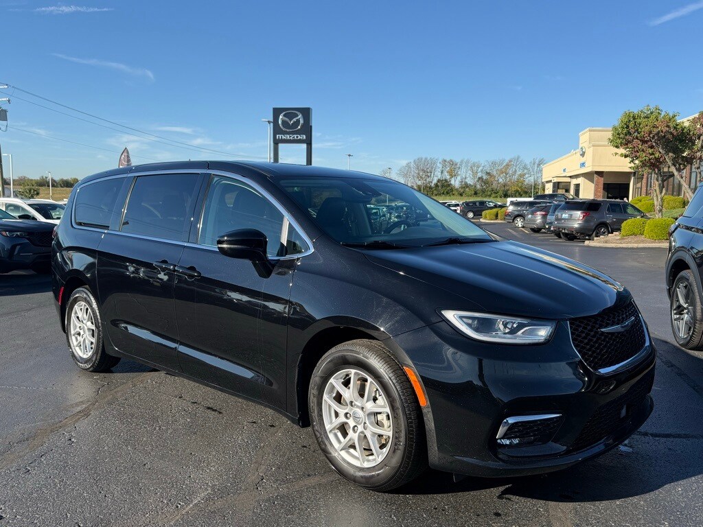 Used 2024 Chrysler Pacifica Touring L Passenger Van