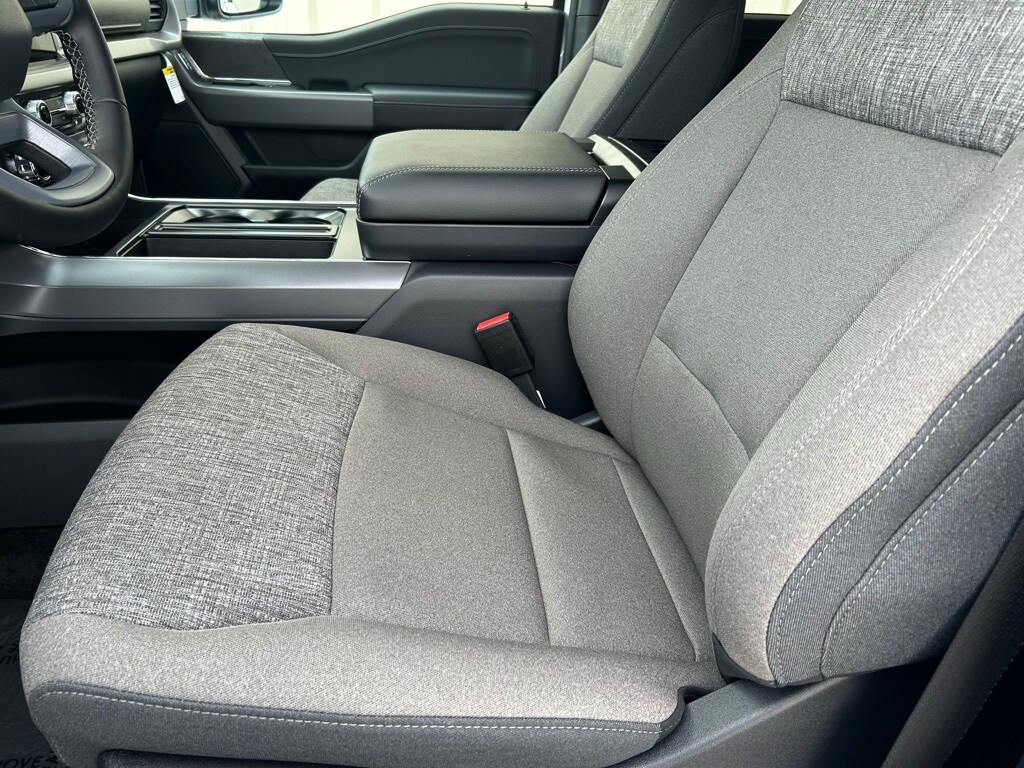 2025 Ford F-150 XLT photo 4