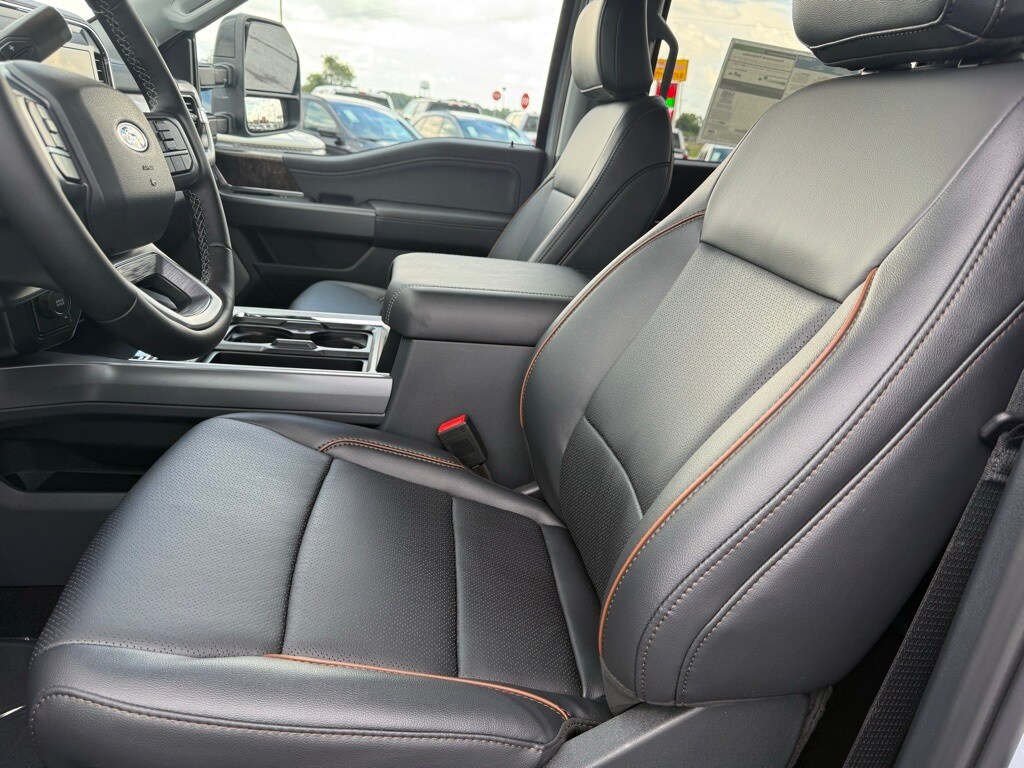 2025 Ford F-250 Lariat photo 4