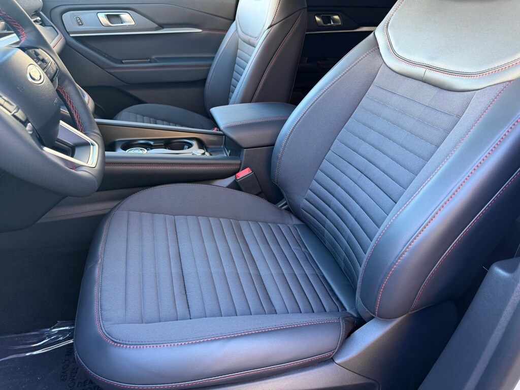 2026 Ford Explorer ST-Line photo 4