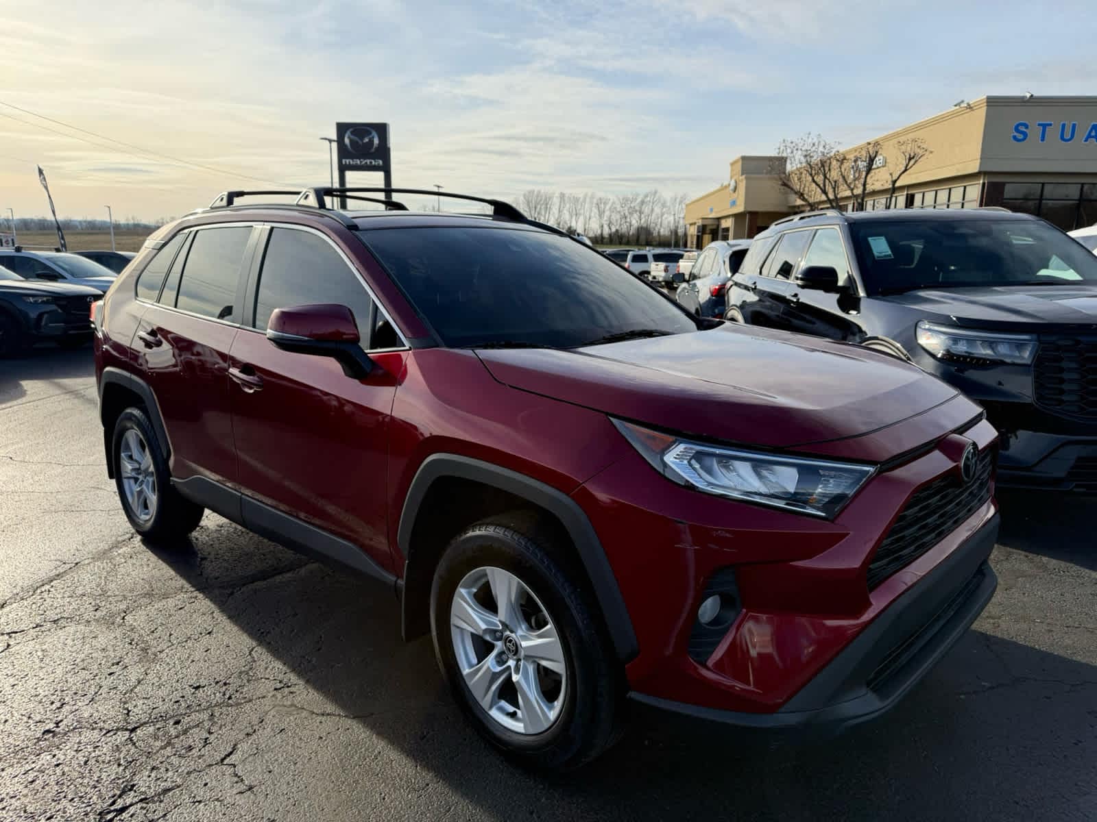 2021 Toyota RAV4 XLE's photo