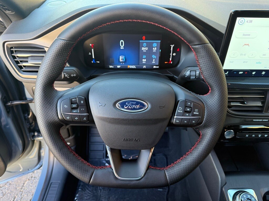 2026 Ford Escape ST-Line photo 2