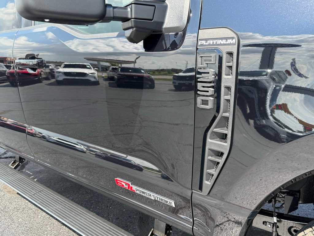 2026 Ford F-350 Super Duty Platinum - Photo 32