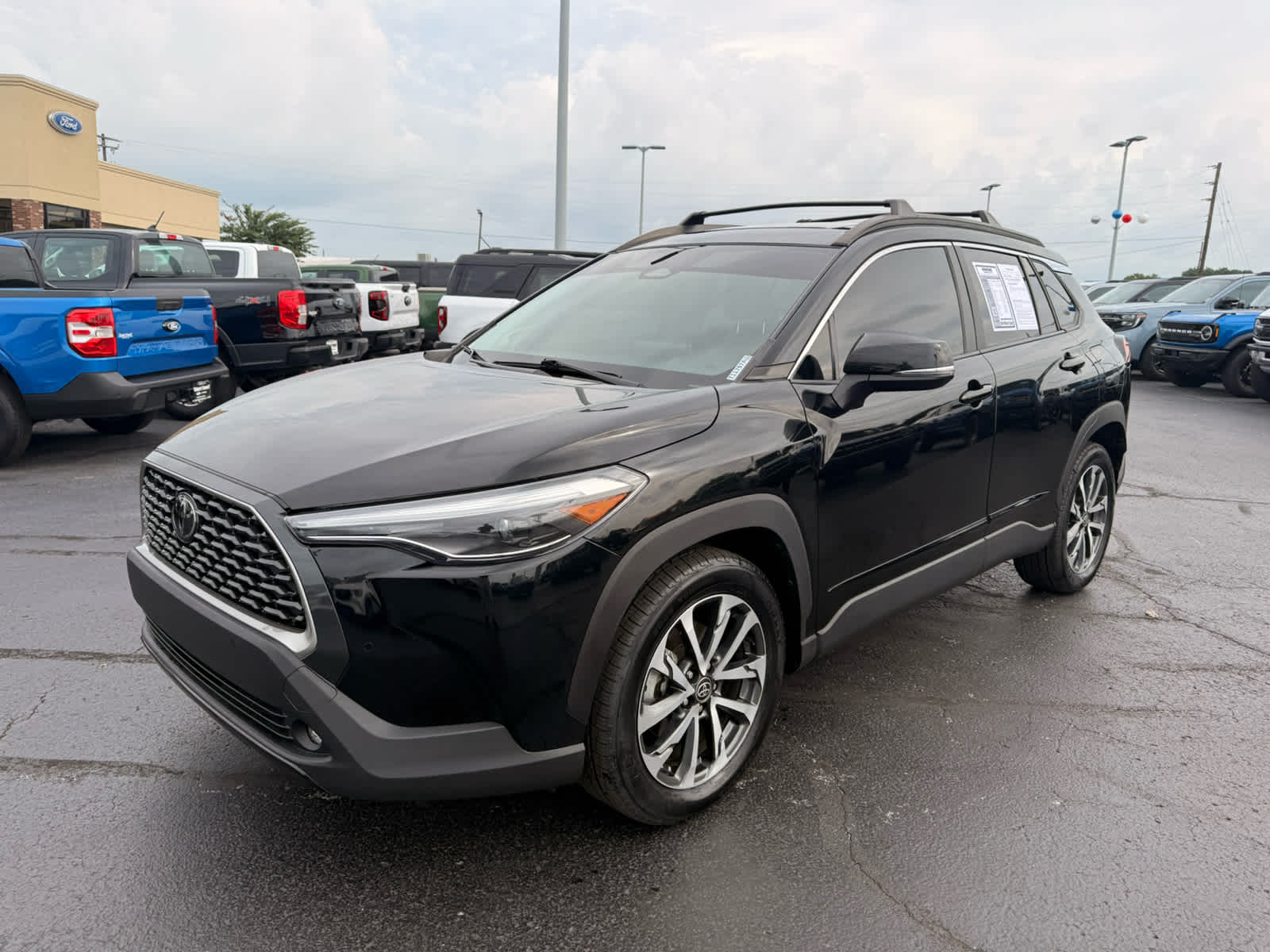 2023 Toyota Corolla Cross XLE - Photo 24