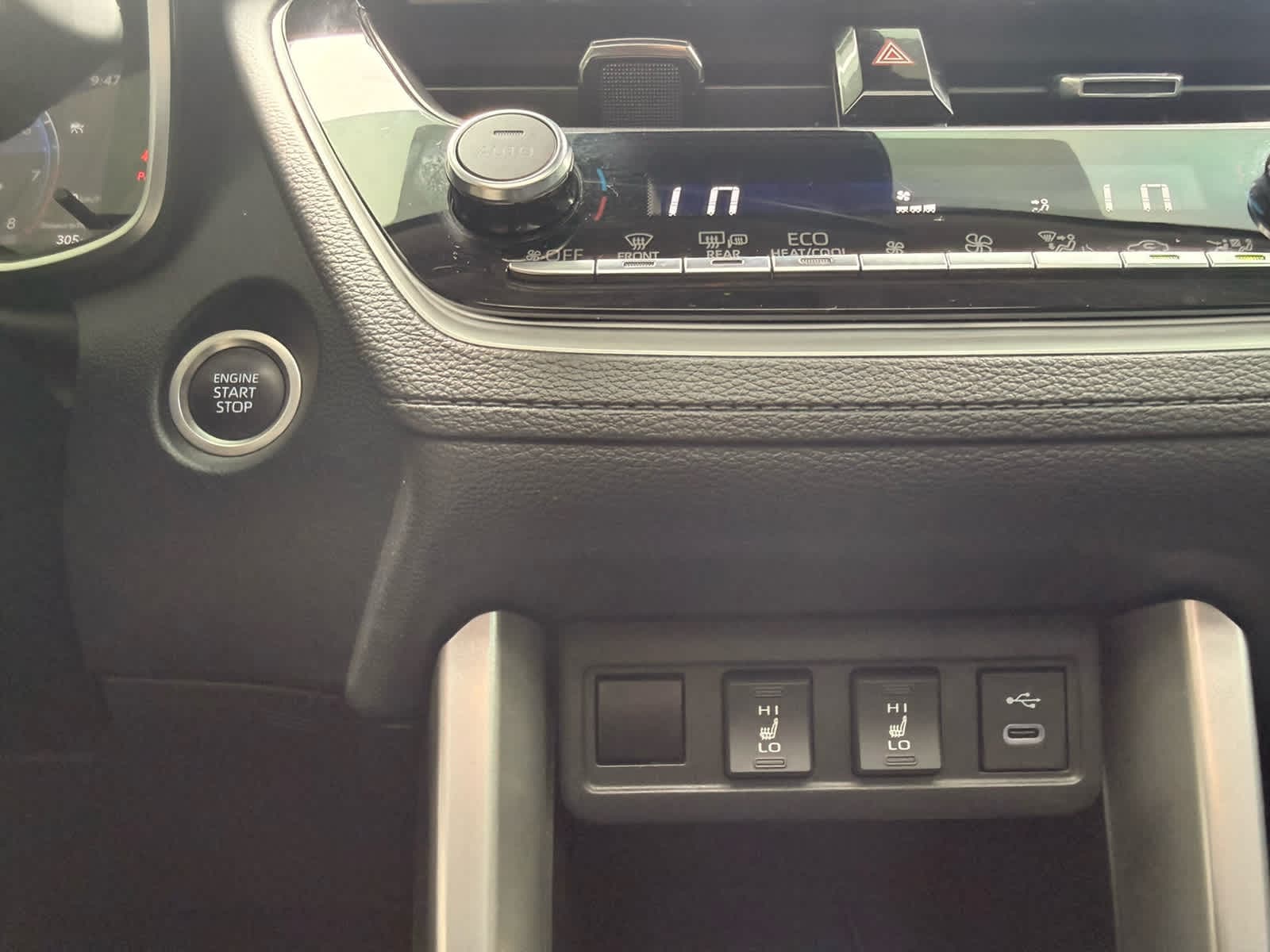 2023 Toyota Corolla Cross XLE - Photo 14