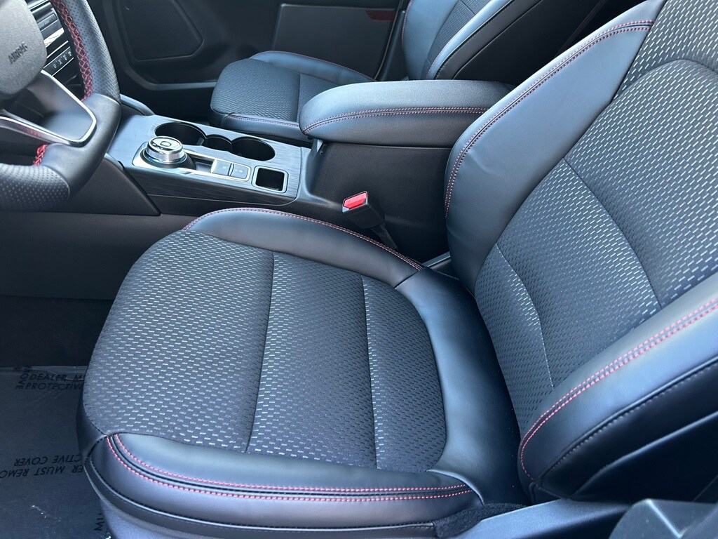 2025 Ford Escape ST-Line photo 4