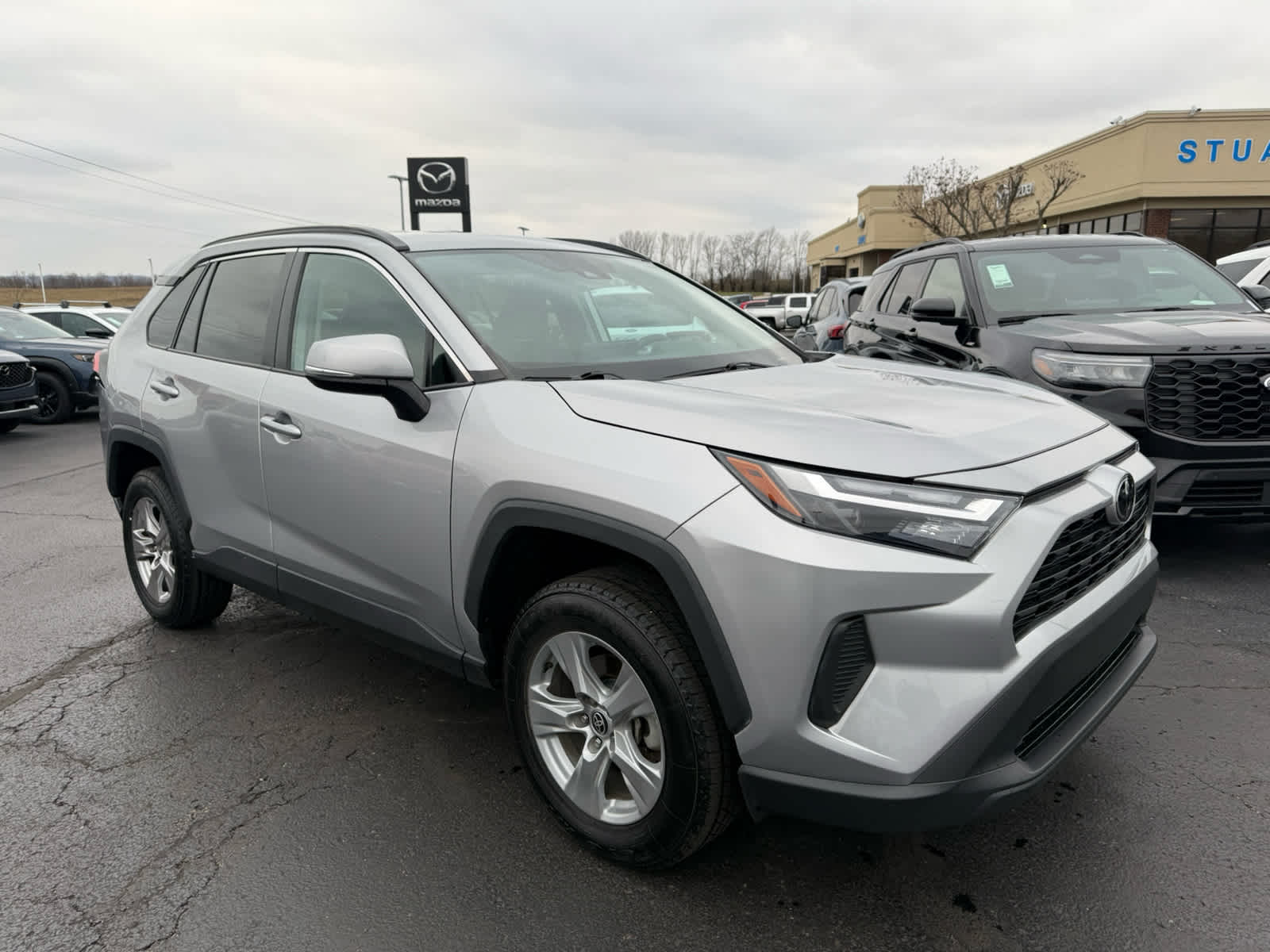 2022 Toyota RAV4 XLE's photo