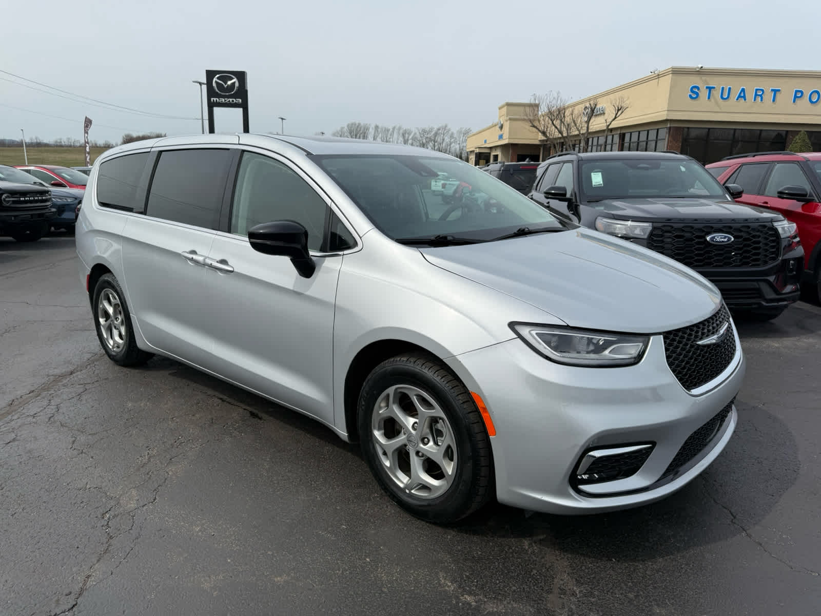 2024 Chrysler Pacifica Limited's photo