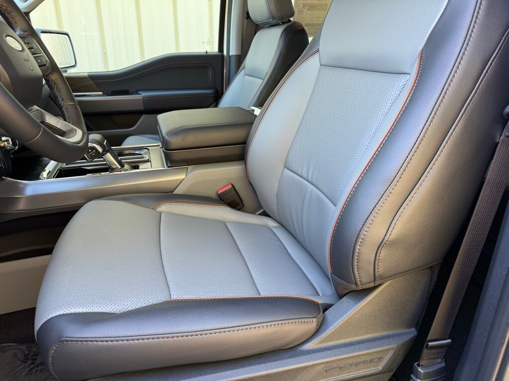 2025 Ford F-150 Lariat photo 4