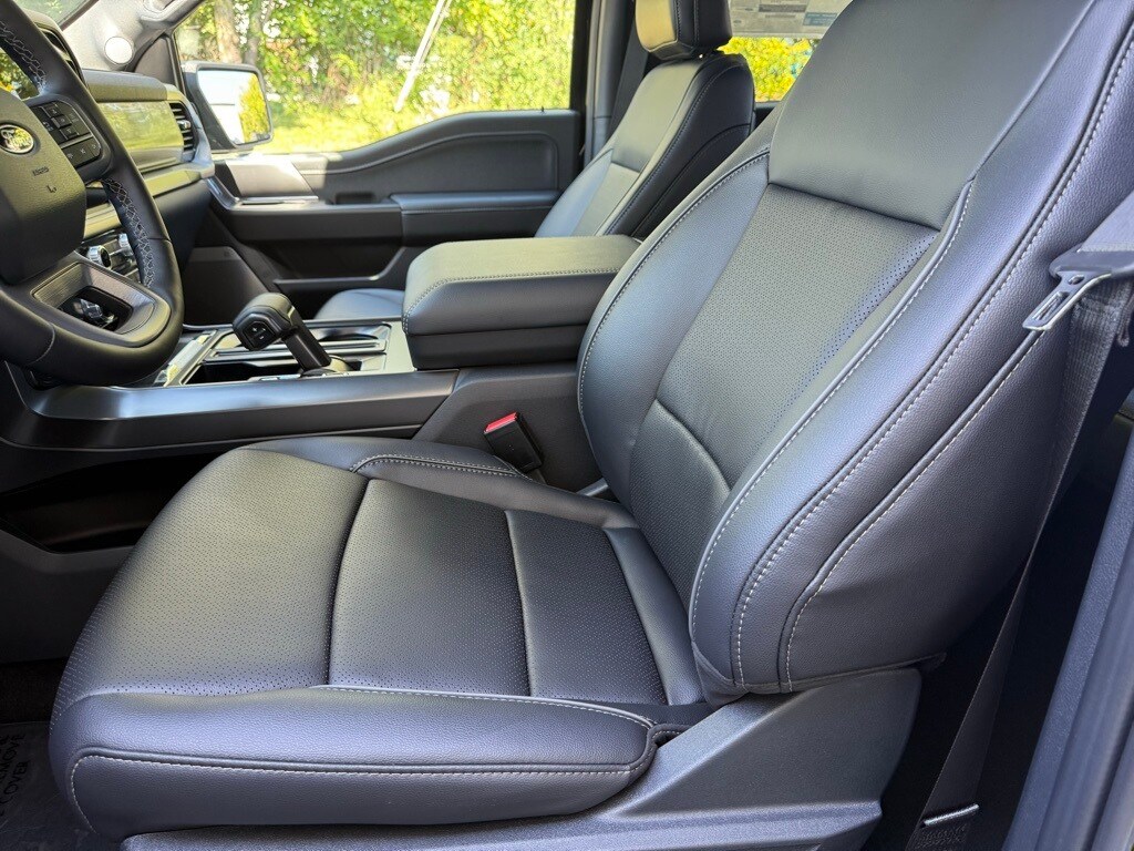 2025 Ford F-150 Lariat photo 4