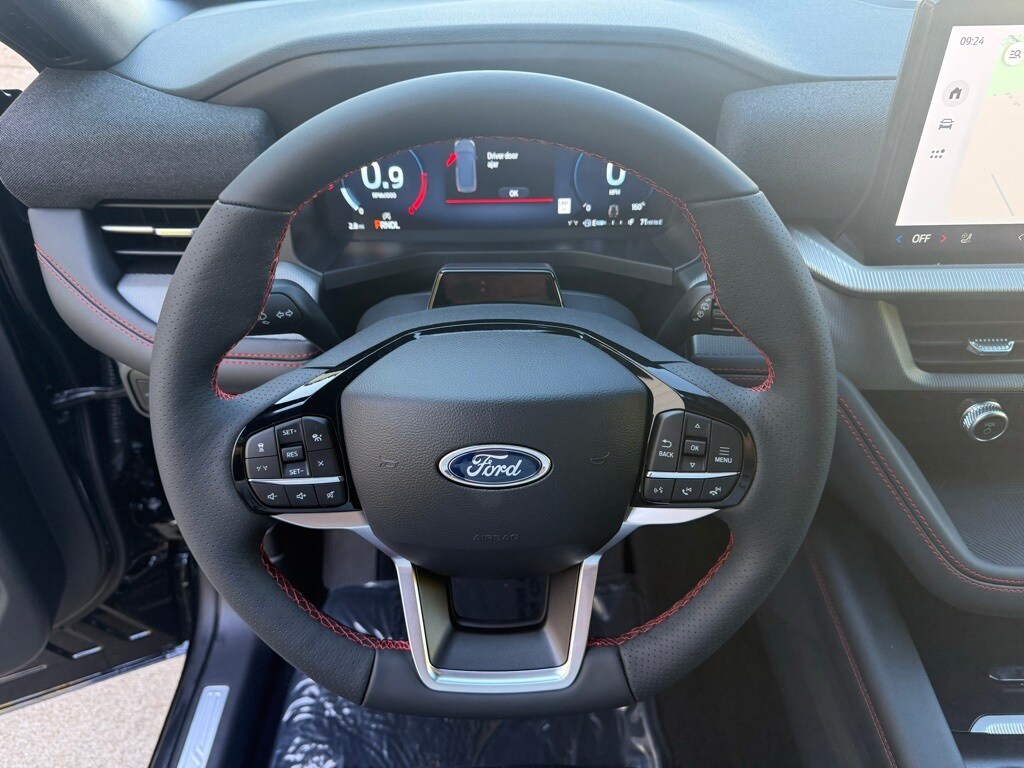 2025 Ford Explorer ST-Line photo 2