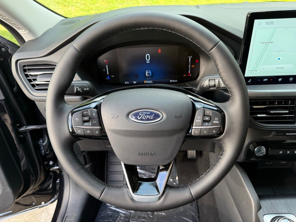 2025 Ford Escape photo 2