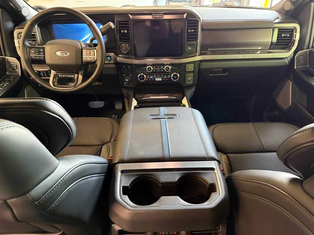 2026 Ford F-350 Super Duty Platinum - Photo 11
