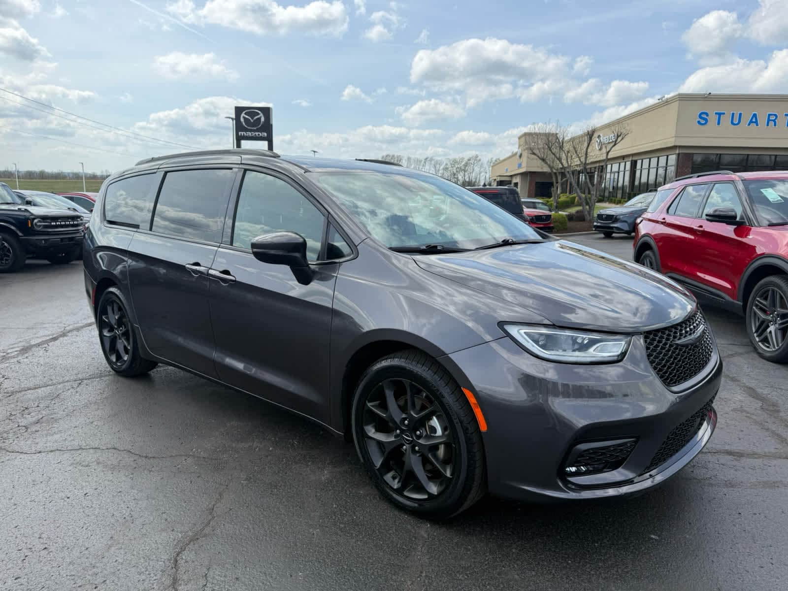 2023 Chrysler Pacifica Touring L's photo