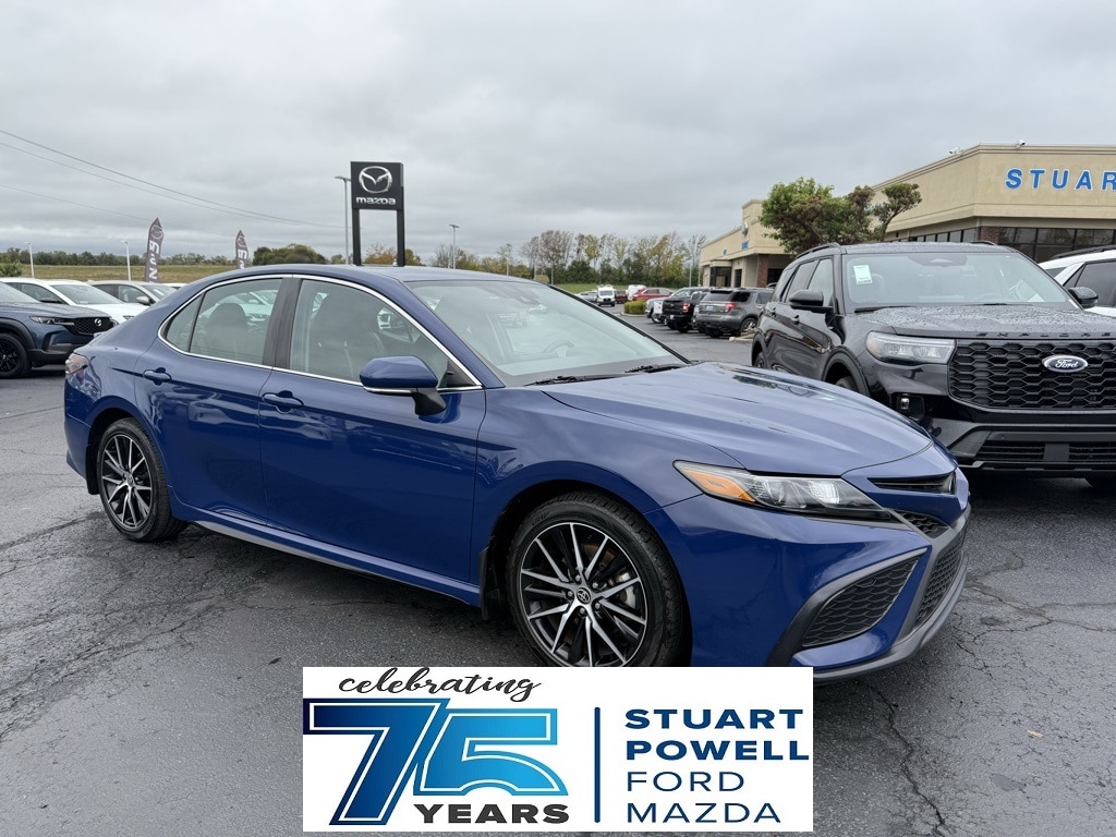 2023 Toyota Camry SE's photo