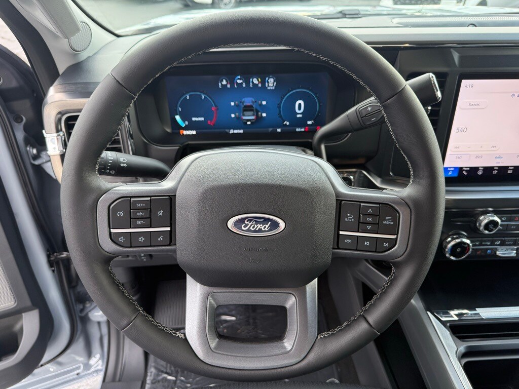 2025 Ford F-250 Lariat photo 2
