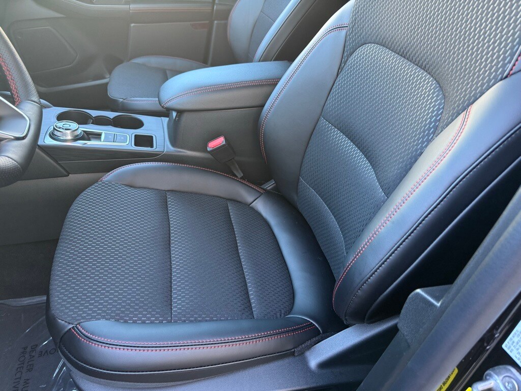 2026 Ford Escape ST-Line photo 4