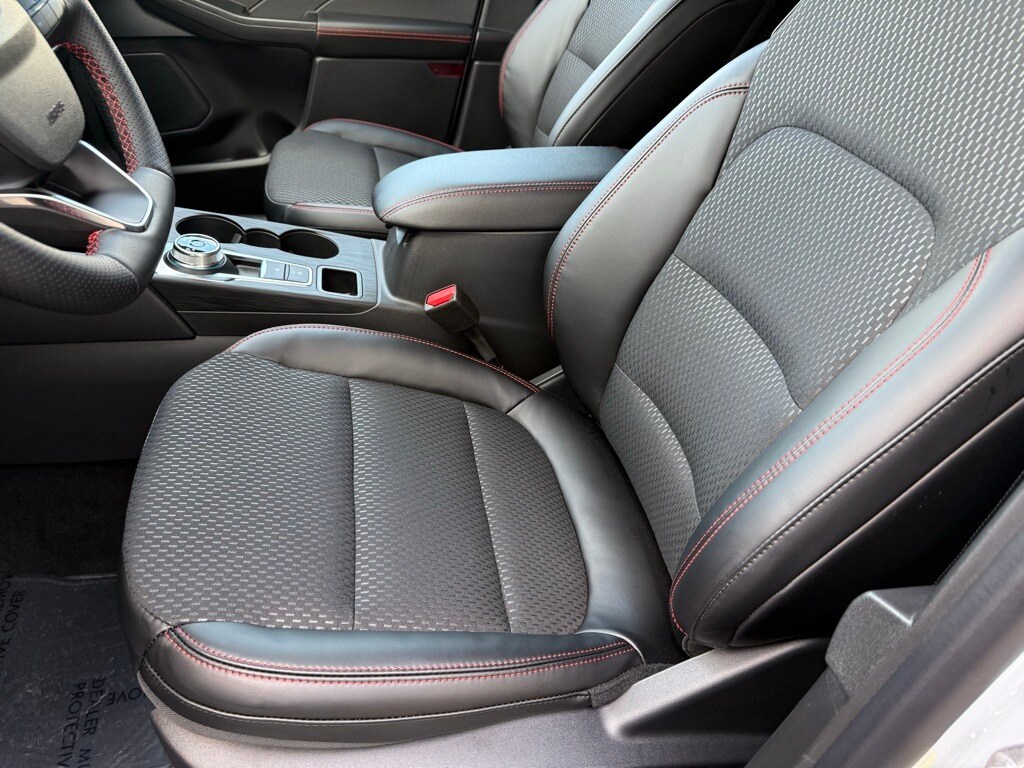 2026 Ford Escape ST-Line photo 4