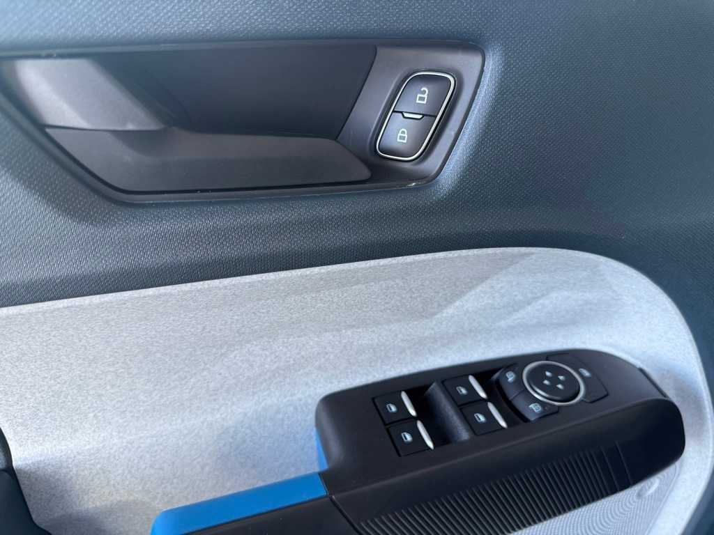 2025 Ford Maverick XLT - Photo 12