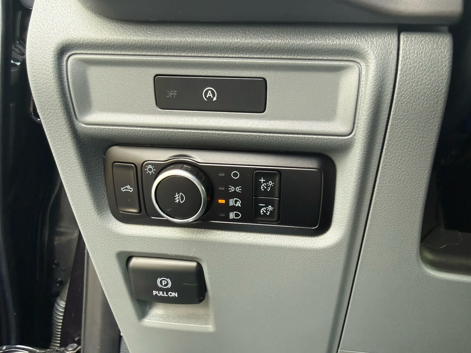 2025 Ford F-150 XLT - Photo 12