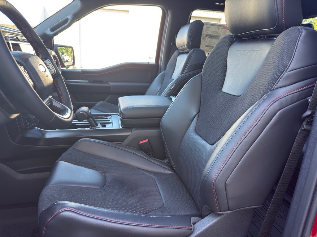 2025 Ford F-150 Raptor photo 4