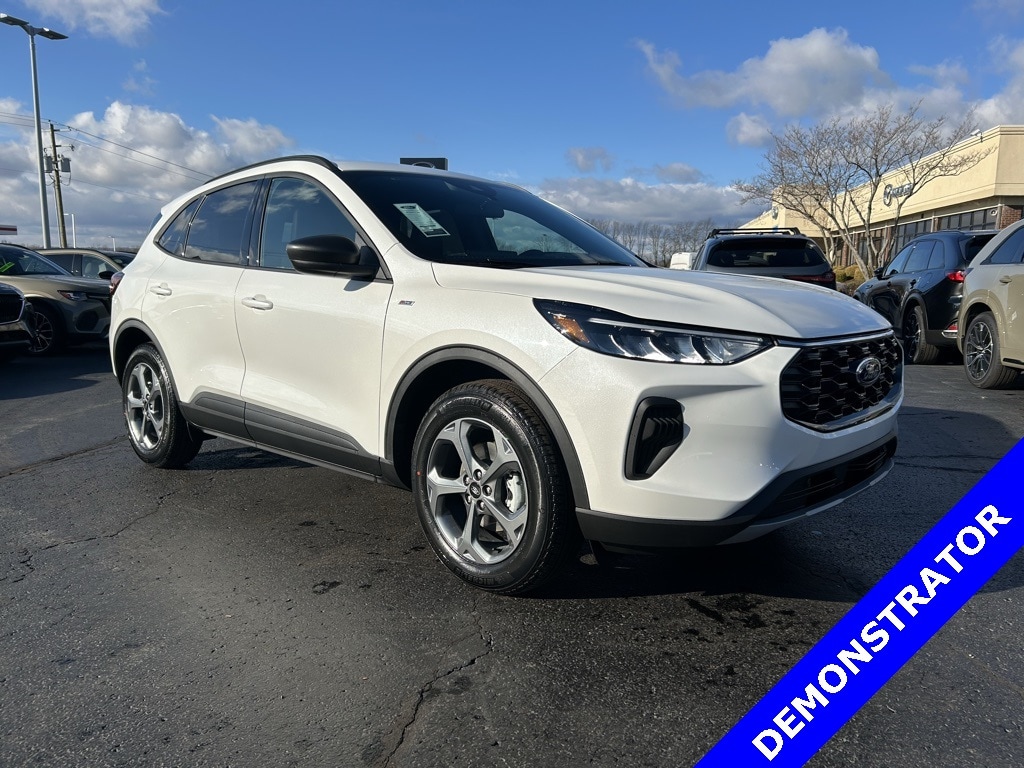 2025 Ford Escape ST-Line's photo