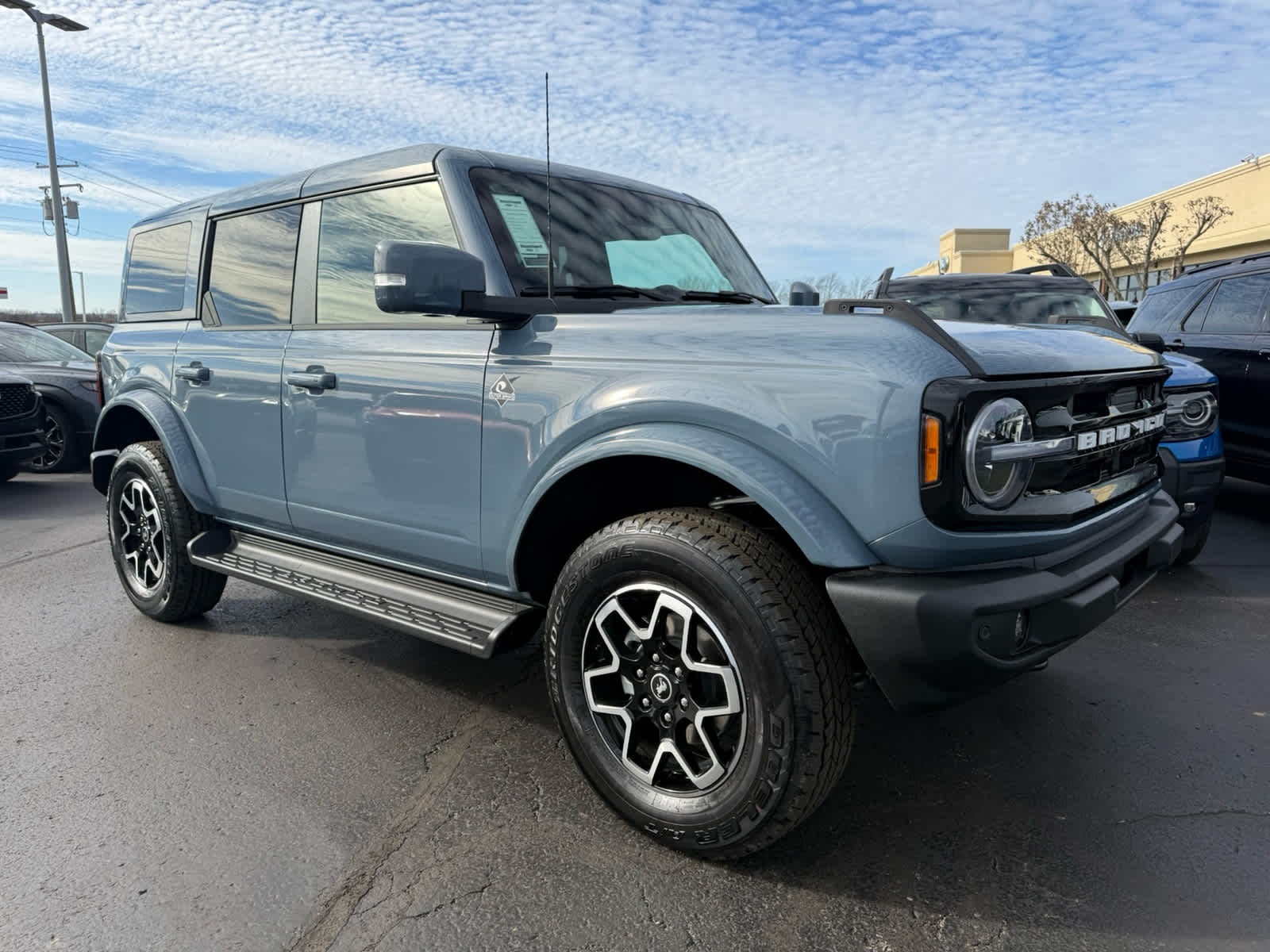2025 Ford Bronco 4-Door Outer Banks's photo
