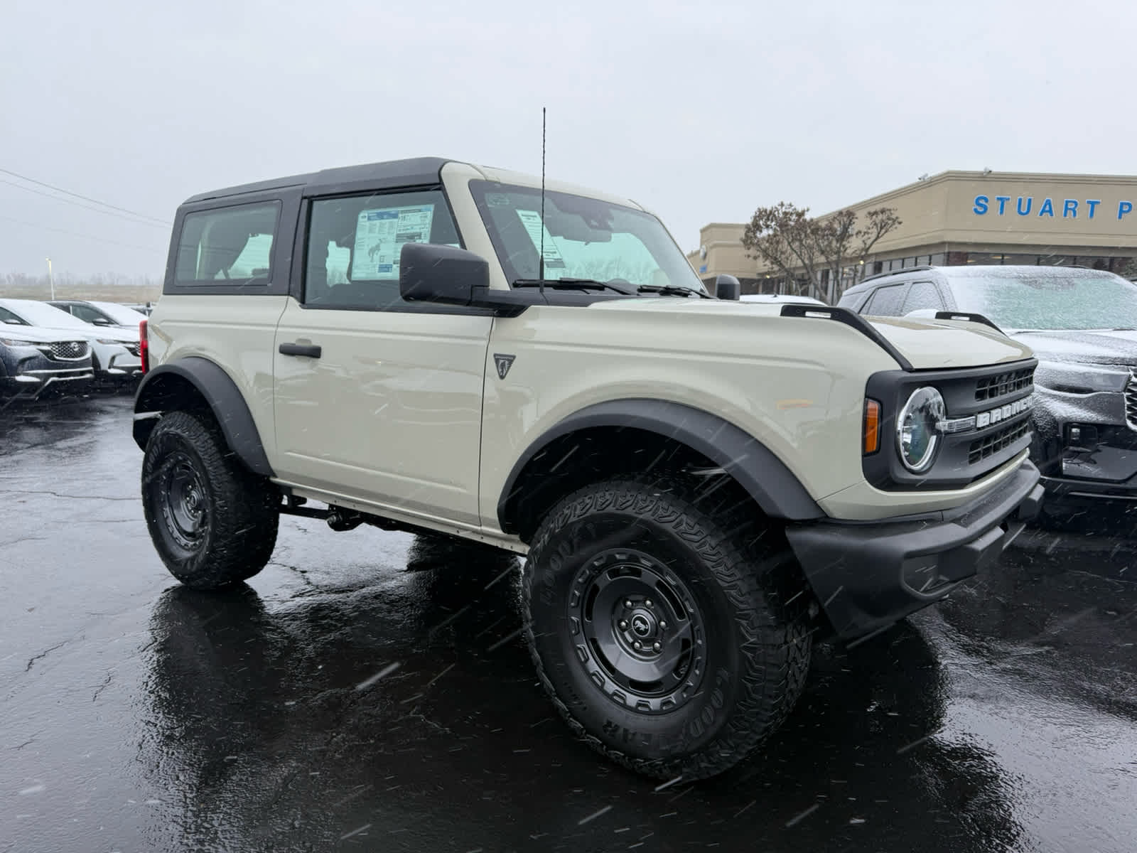 2025 Ford Bronco 2-Door Base's photo