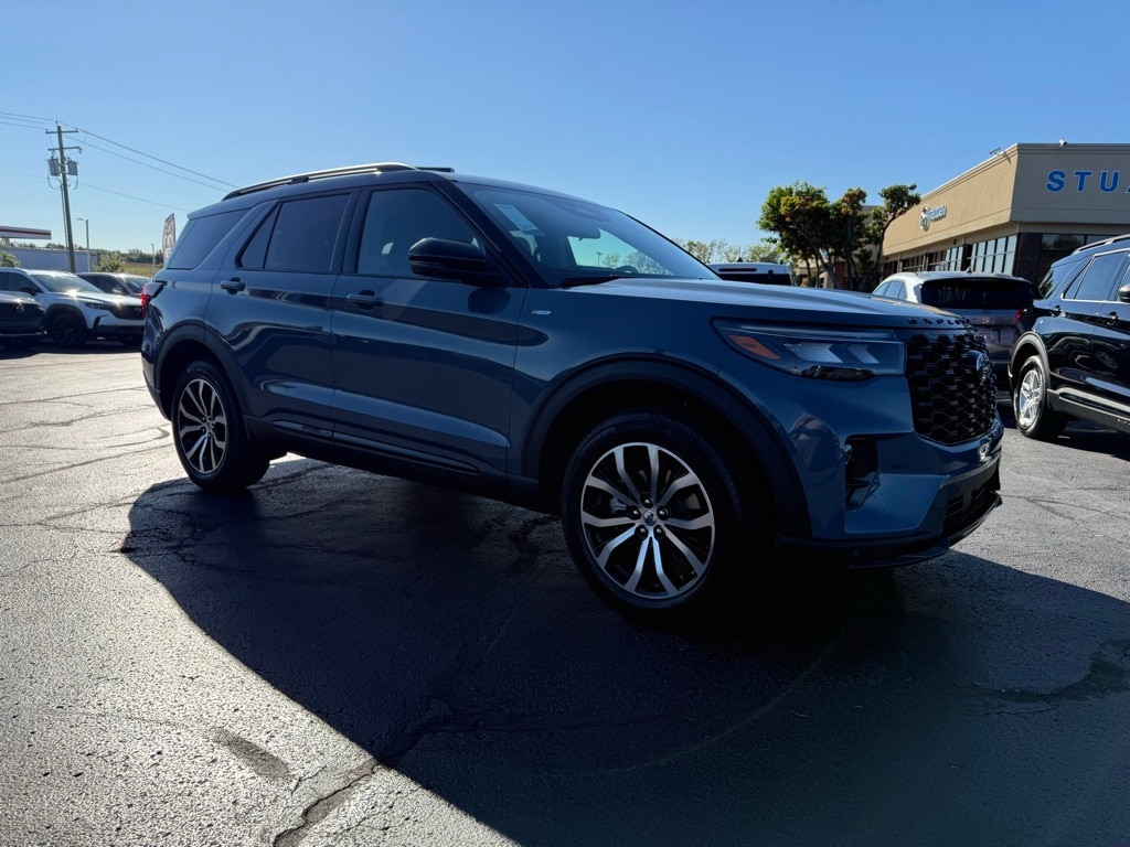 2026 Ford Explorer ST-LINE's photo