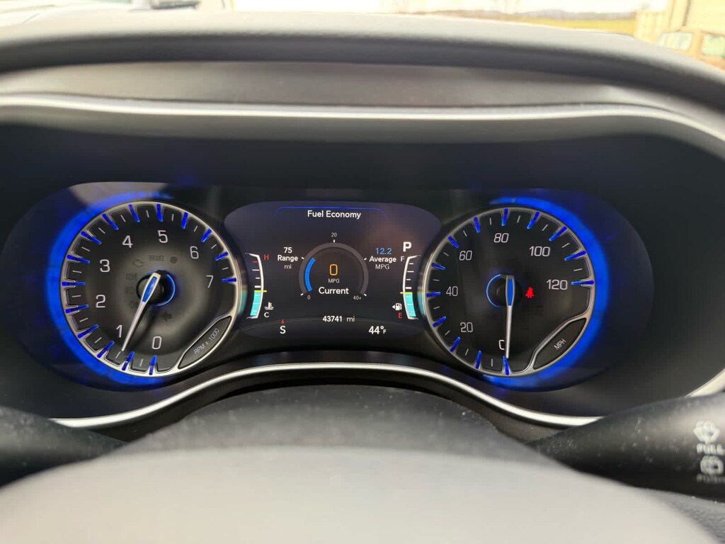 Used 2024 Chrysler Pacifica Touring L