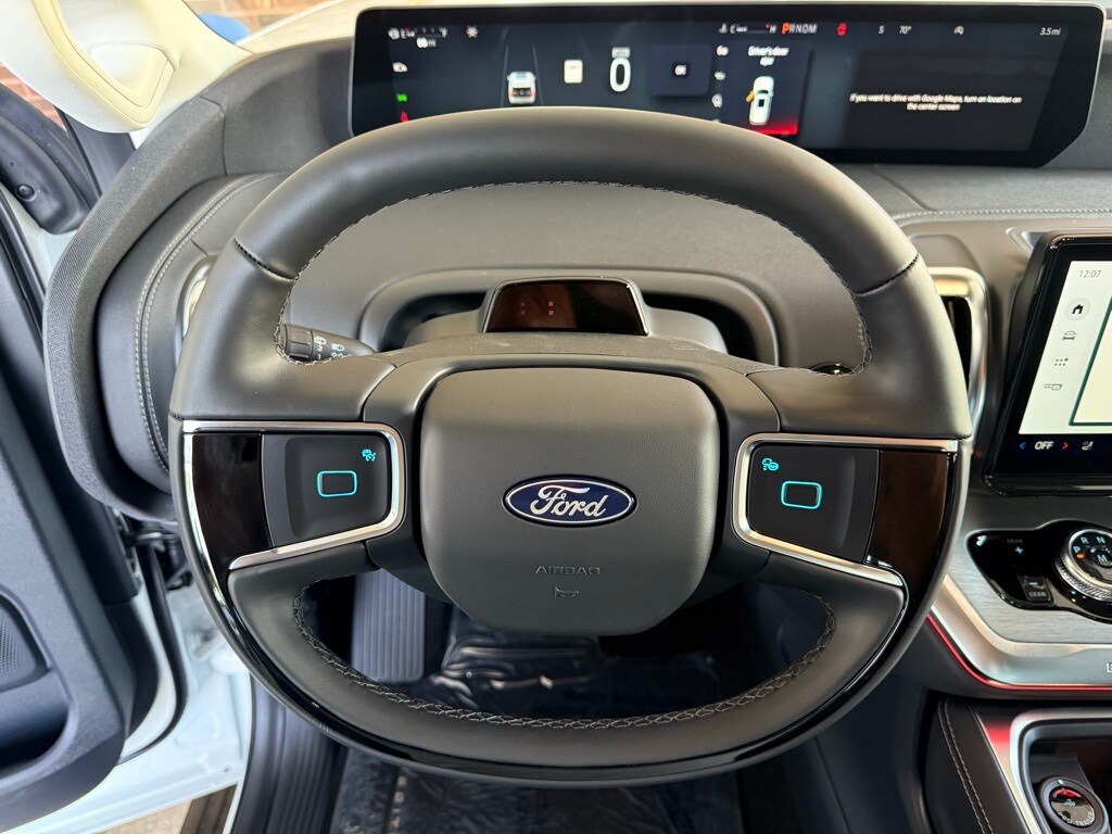 2025 Ford Expedition Platinum photo 2