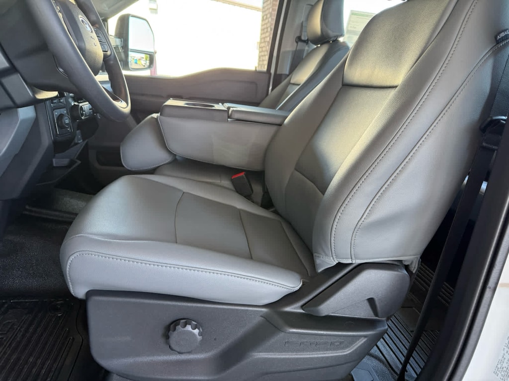 New 2026 Ford Super Duty F-450 DRW XL 4WD Crew Cab 8 Box Truck