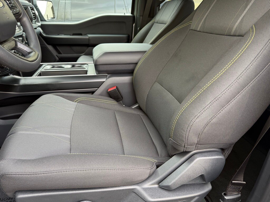 2025 Ford F-150 STX photo 4