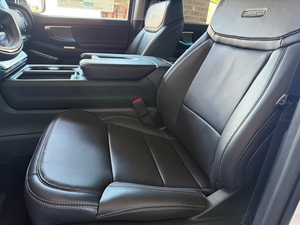 2025 Ford Expedition Platinum photo 4