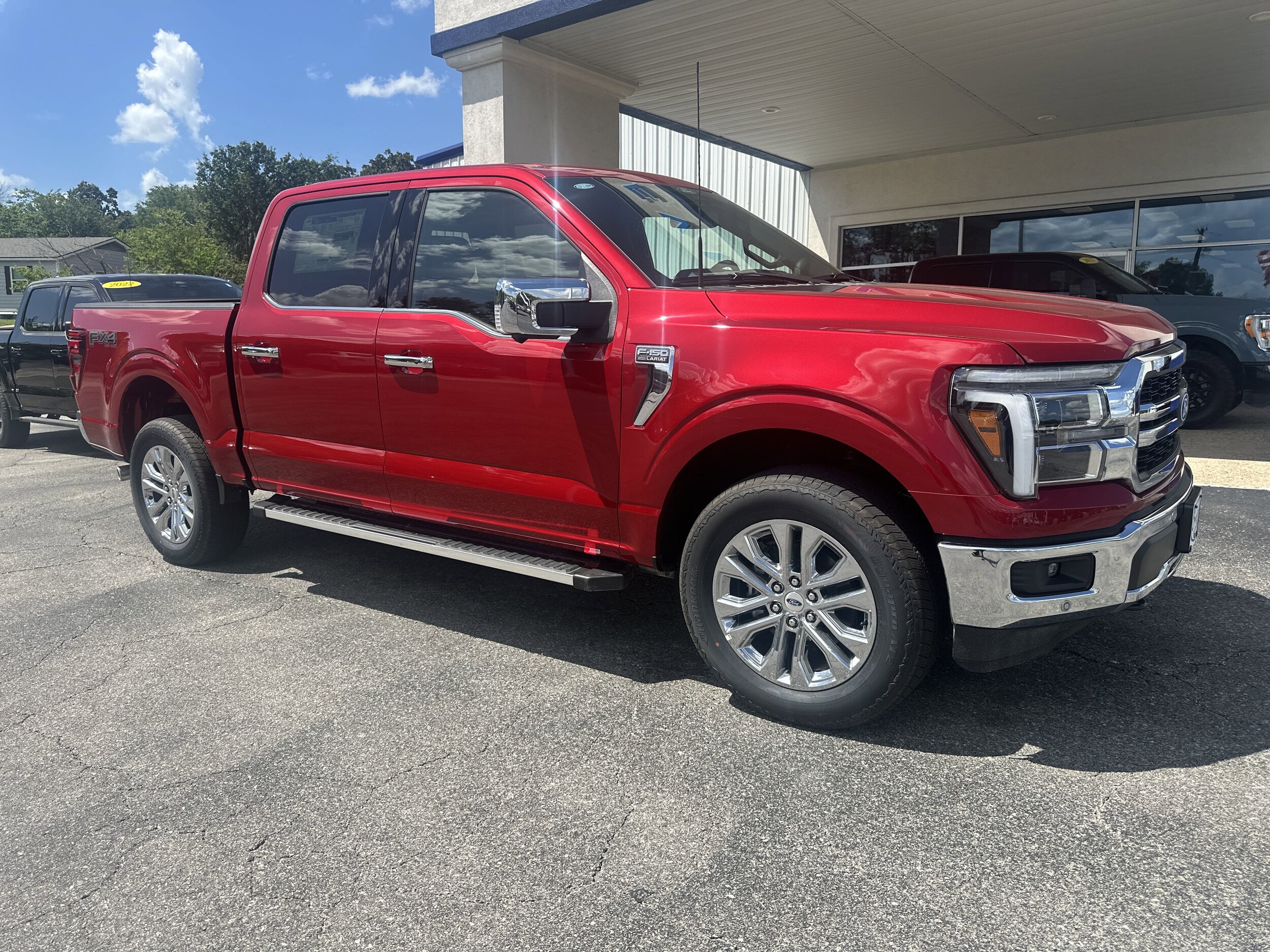 2025 Ford F-150 Lariat photo 2