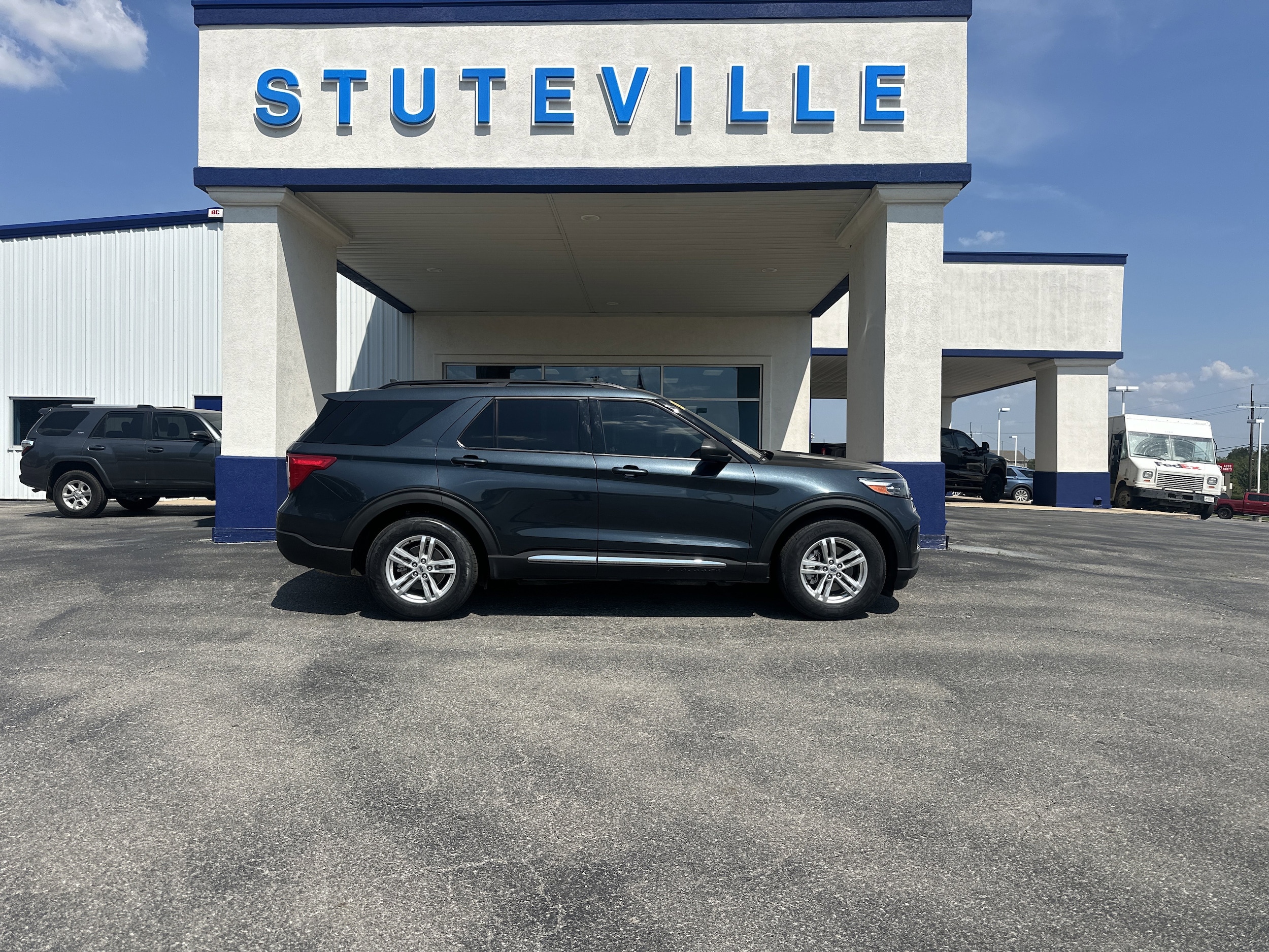 2022 Ford Explorer XLT's photo