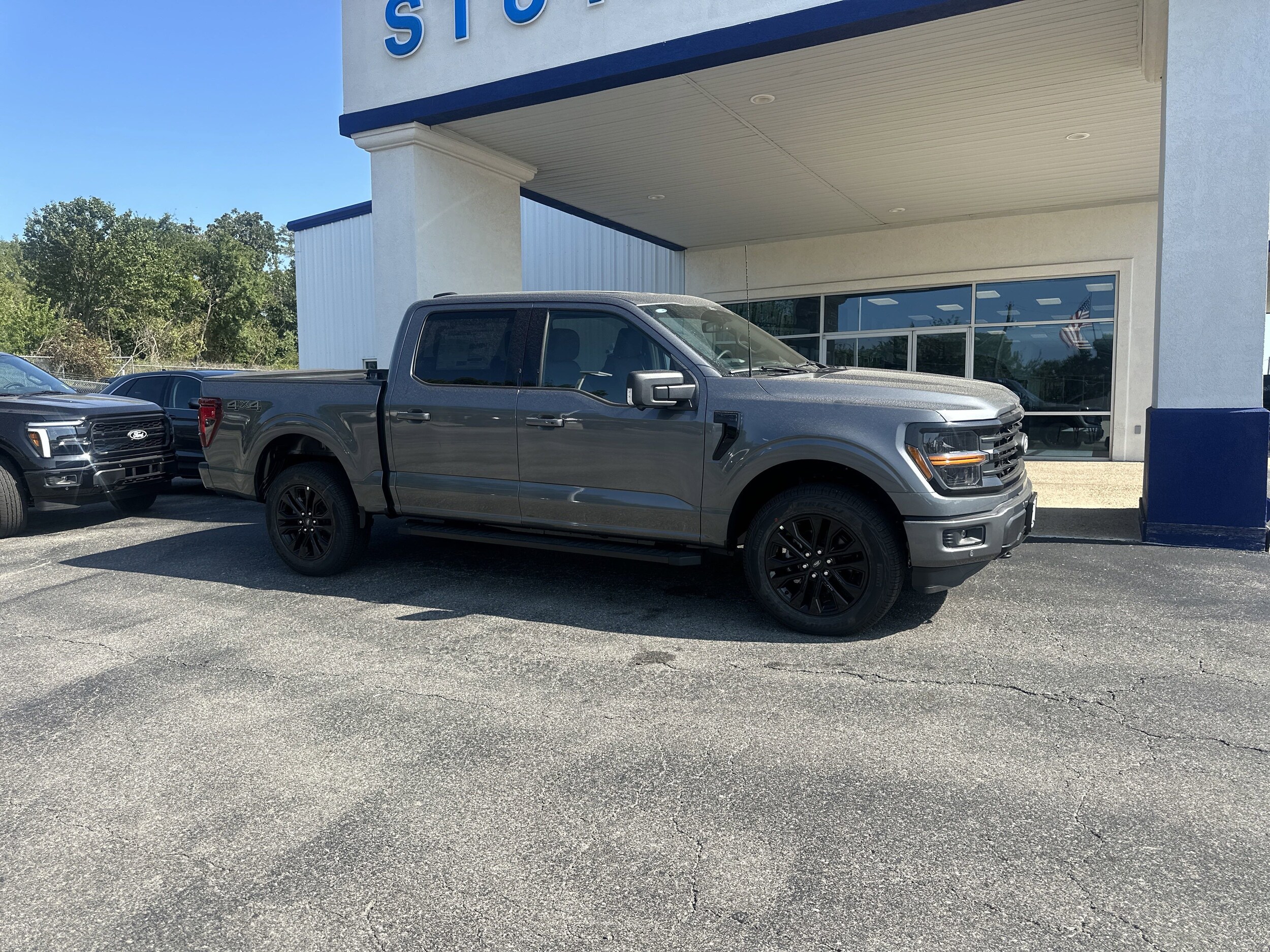 2025 Ford F-150 XLT photo 2