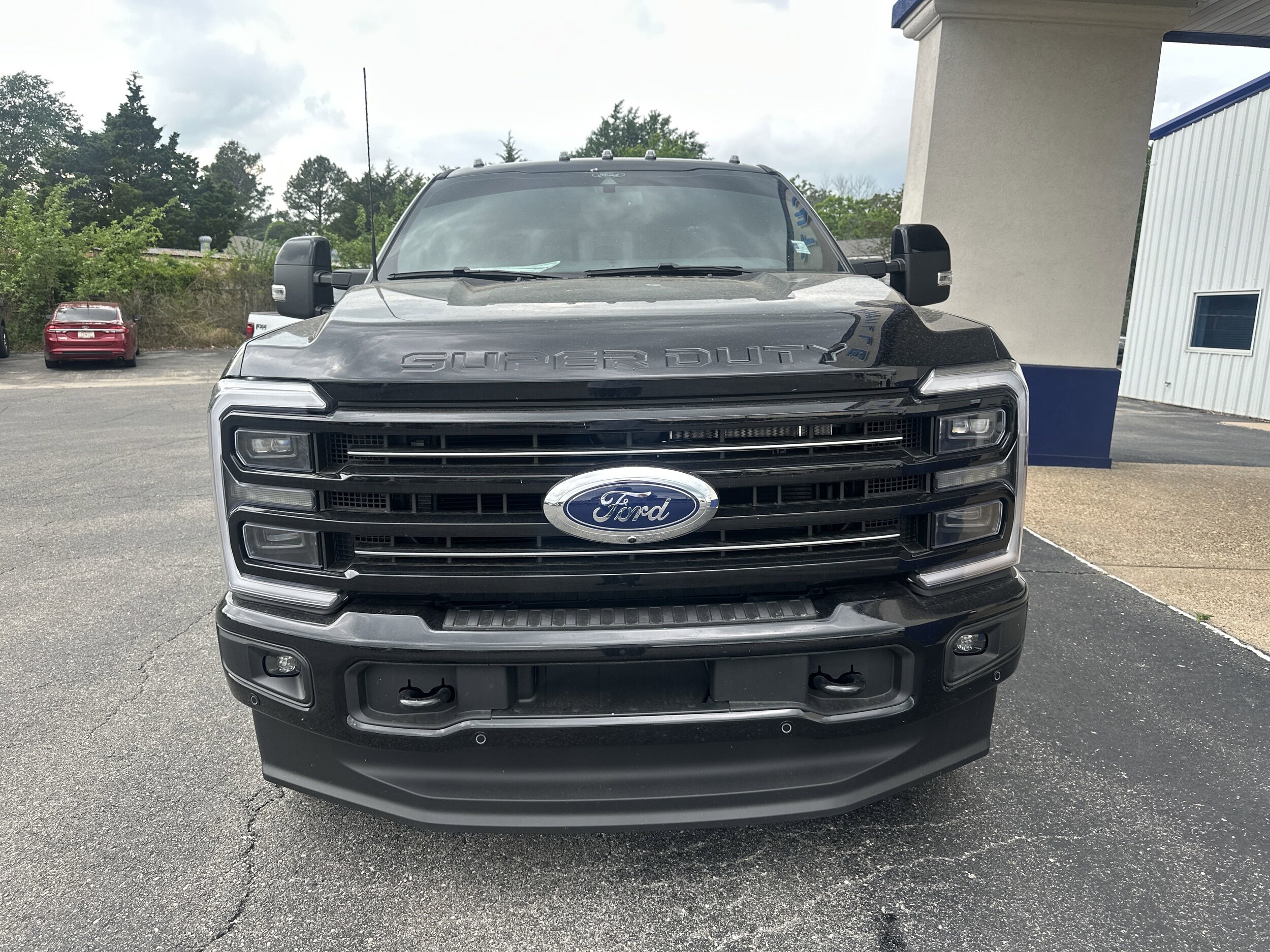 2025 Ford F-250 Platinum photo 4