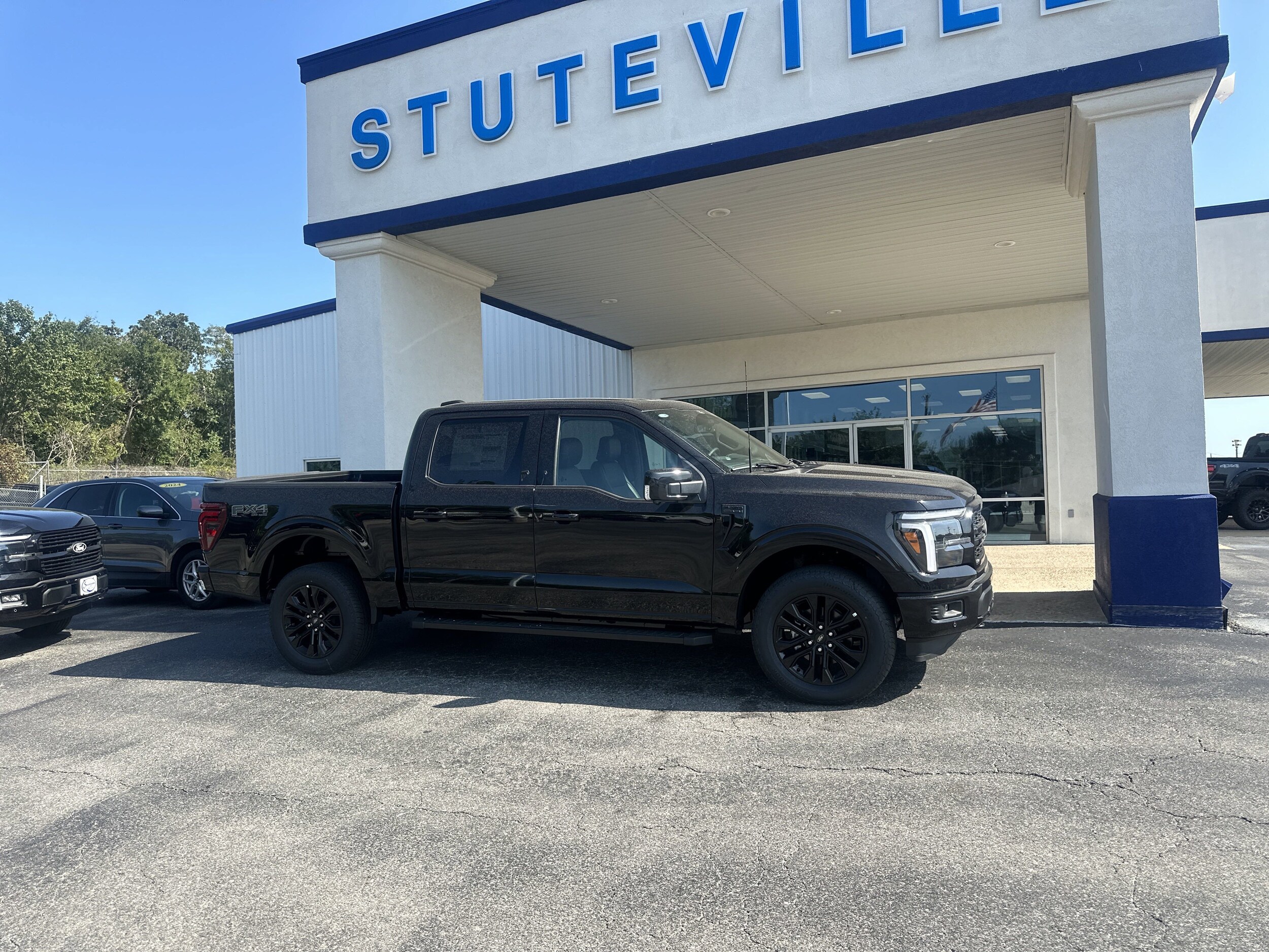 2025 Ford F-150 Lariat photo 2