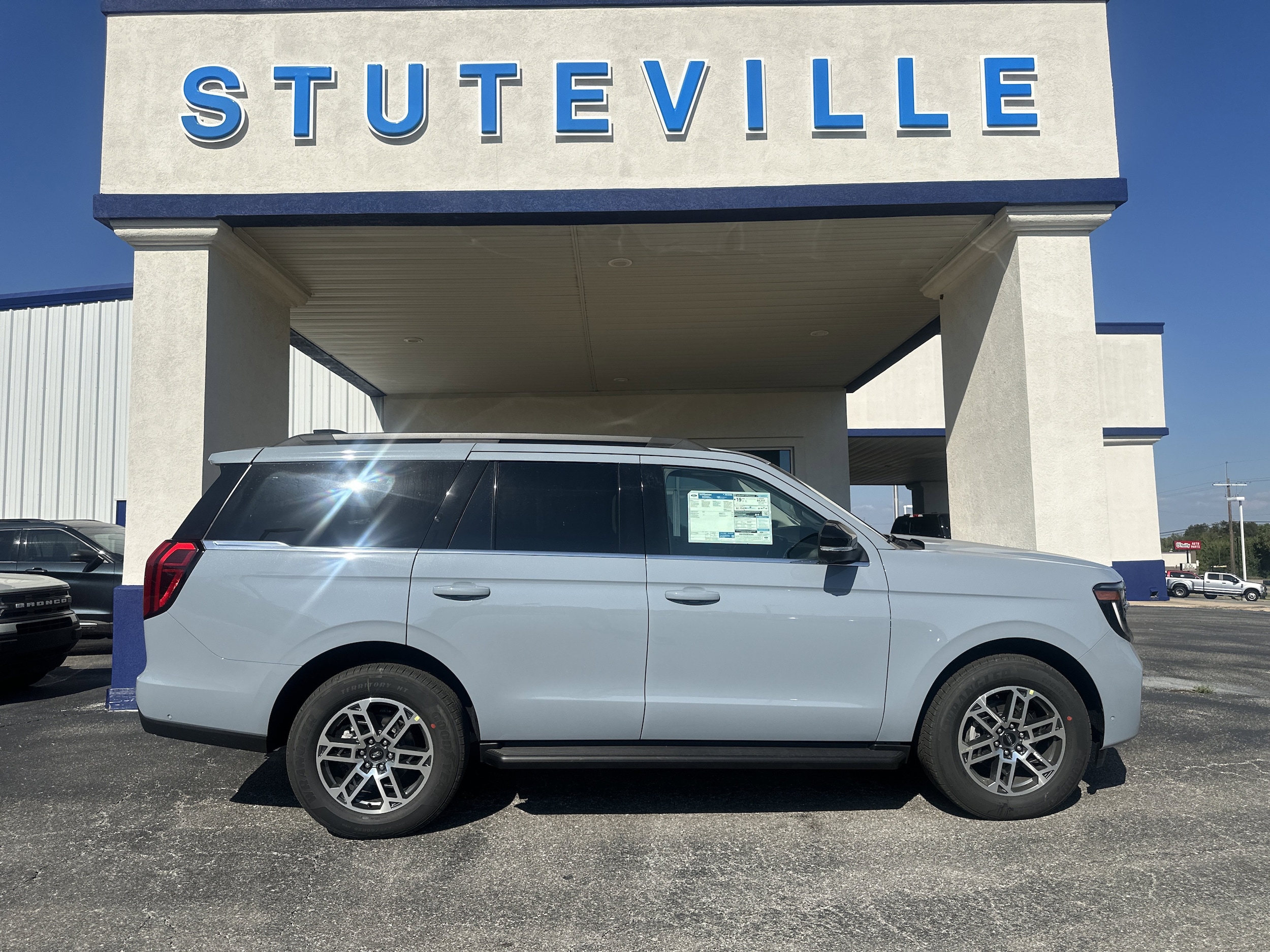 2025 Ford Expedition Active's photo