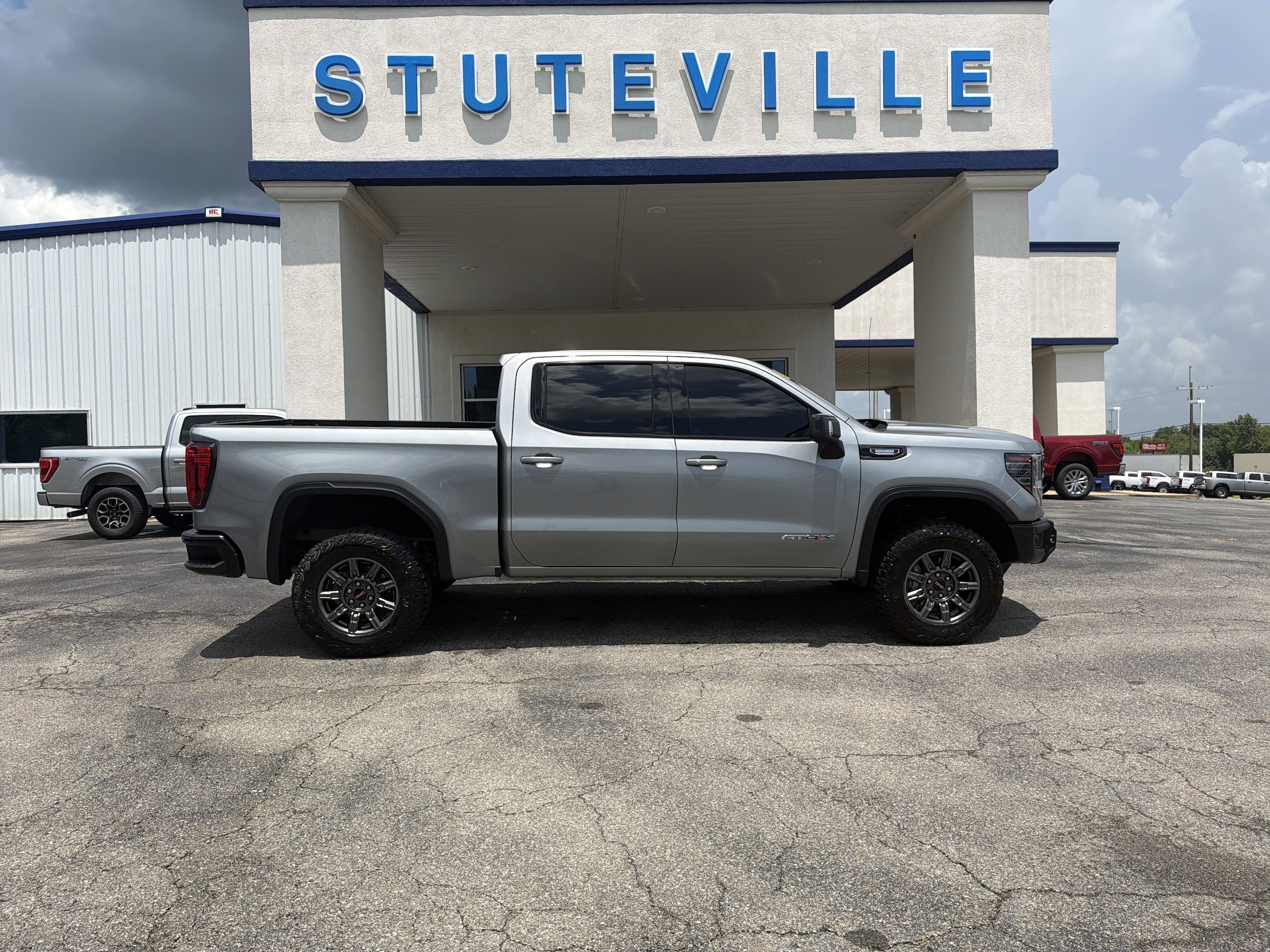 2025 GMC Sierra 4WD Crew Cab Short Box AT4X's photo