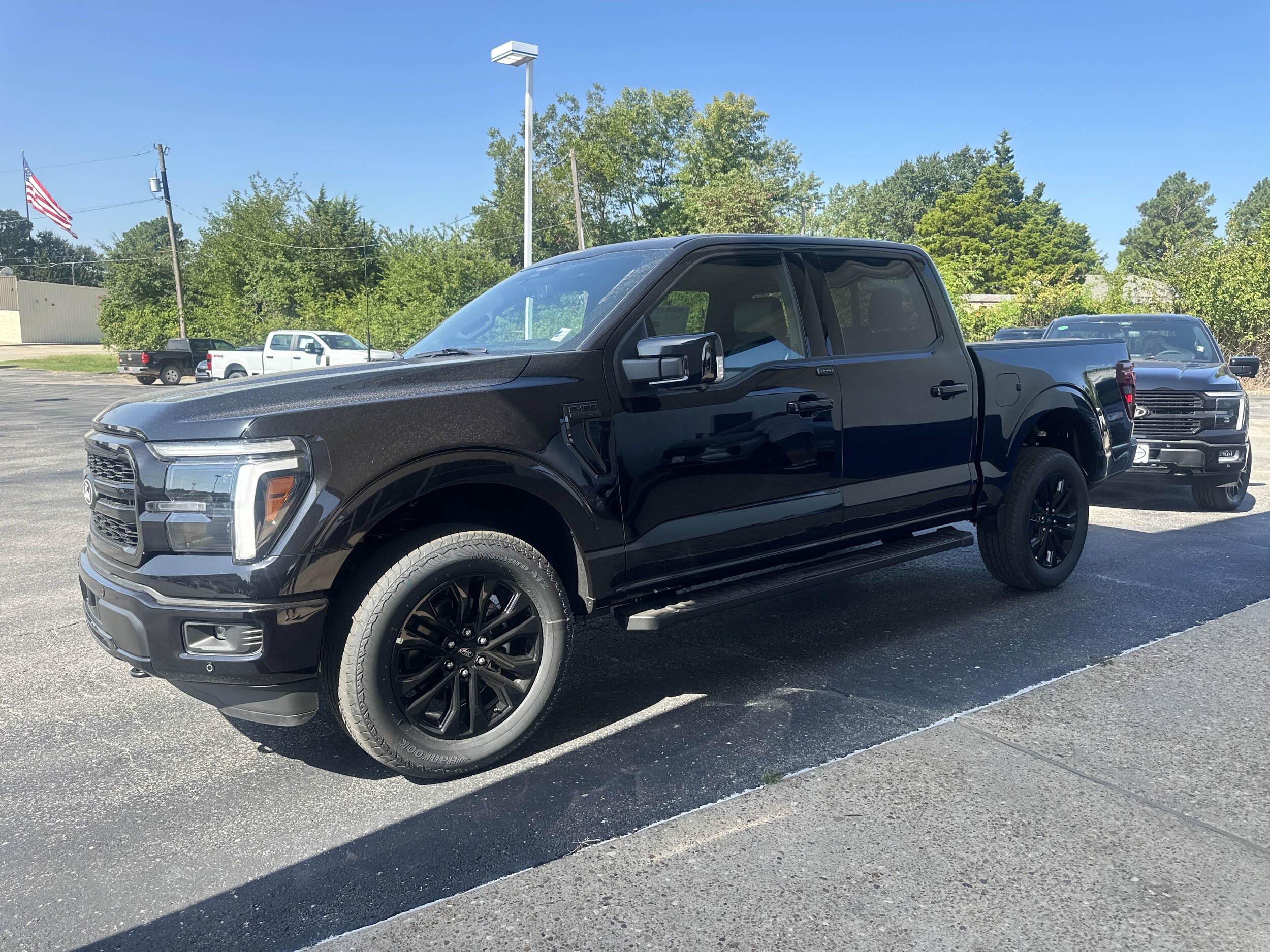 2025 Ford F-150 Lariat photo 4