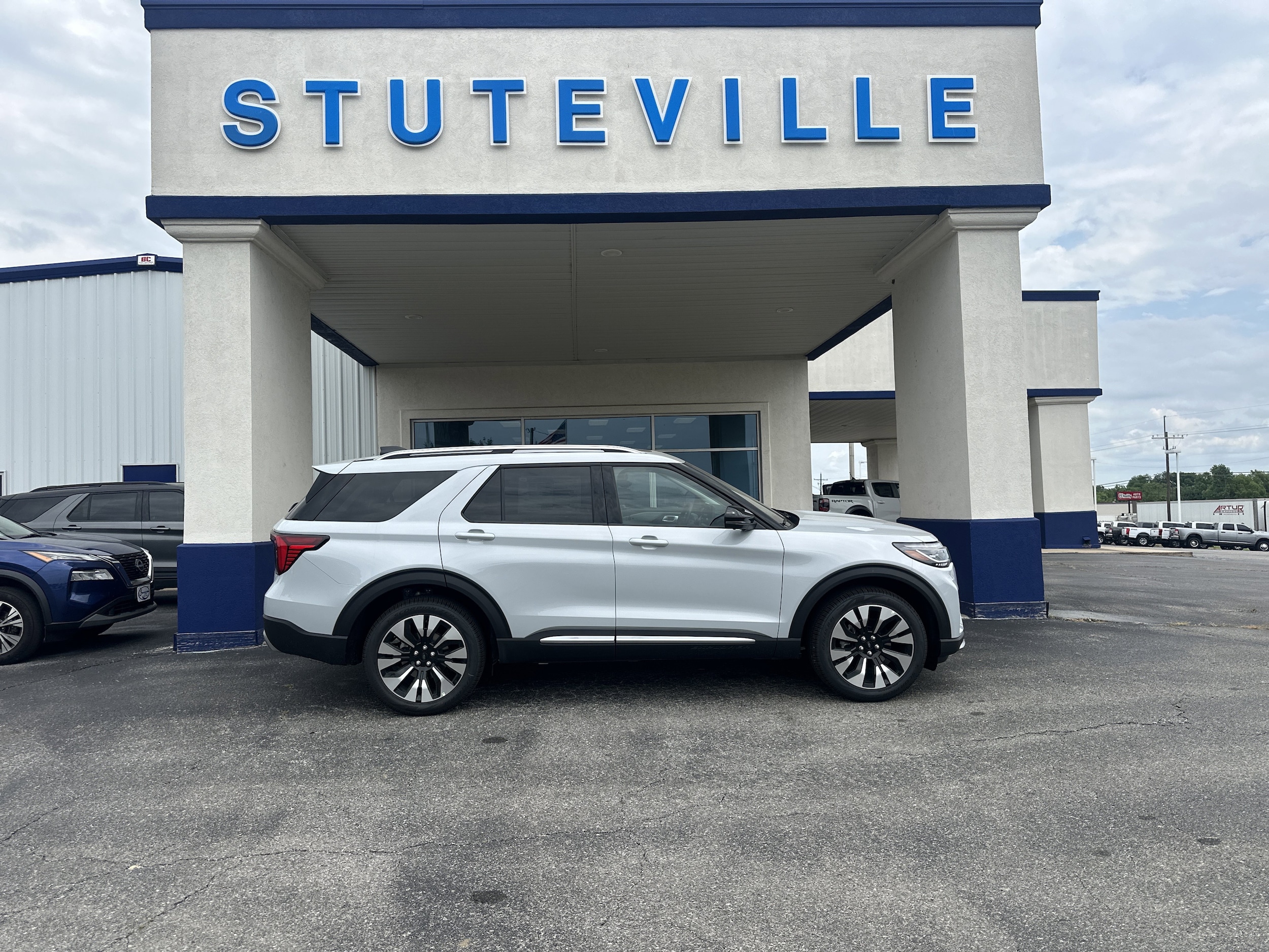 2026 Ford Explorer Platinum 4WD's photo