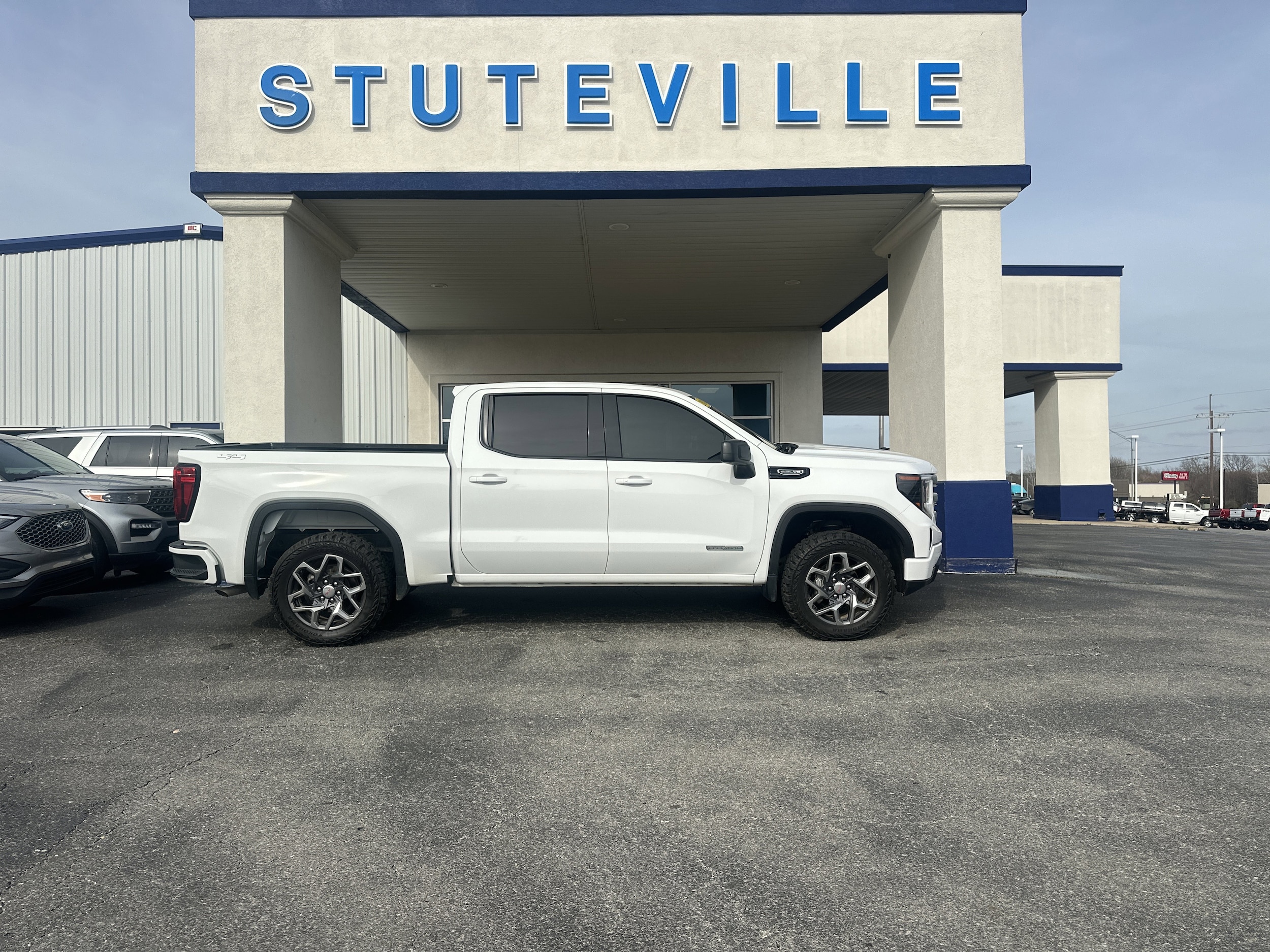 2024 GMC Sierra 4WD Crew Cab Standard Box Elevation's photo