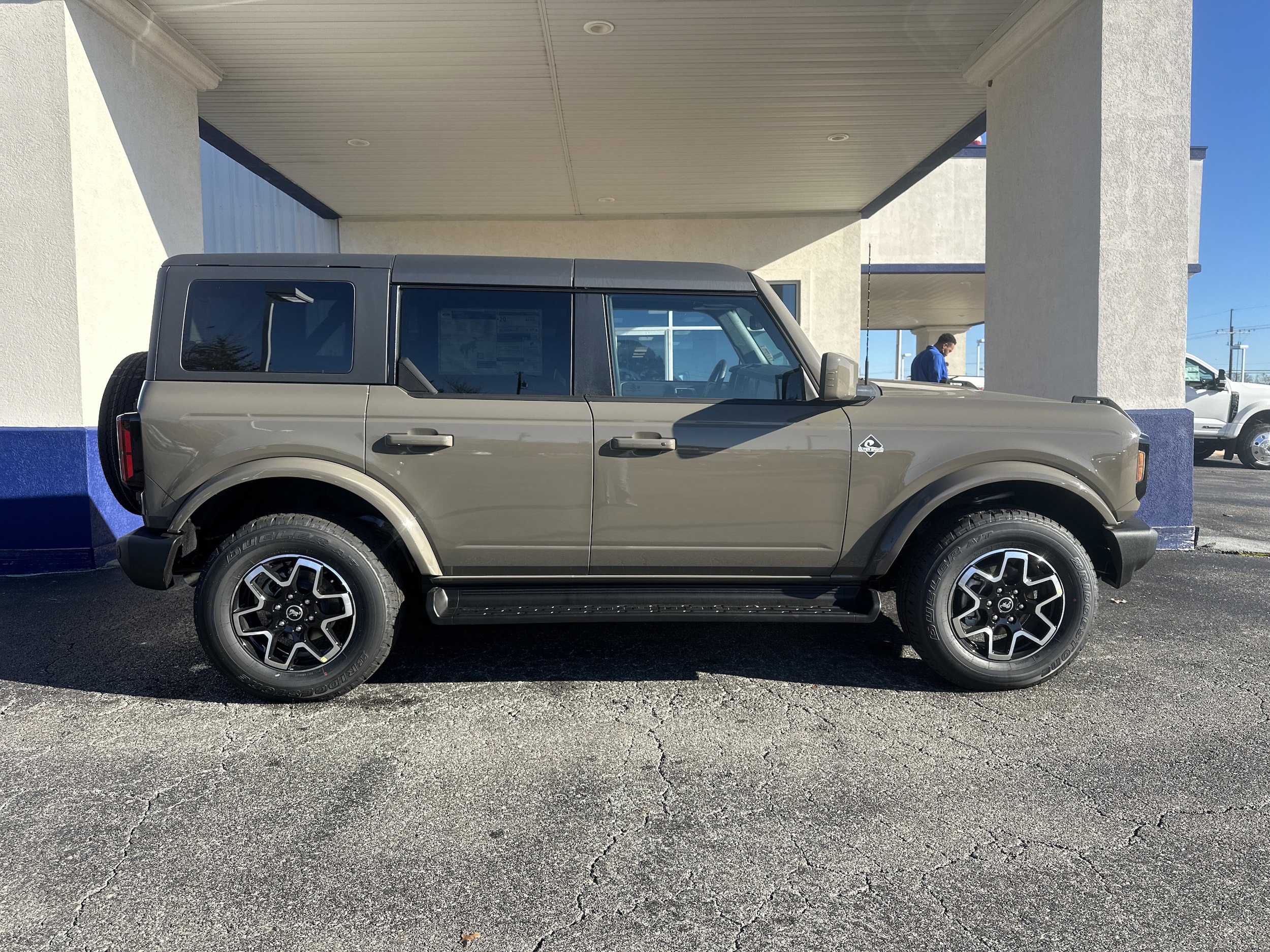 2025 Ford Bronco 4-Door Outer Banks's photo